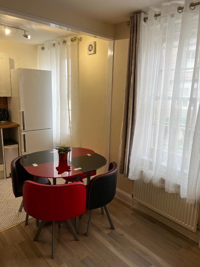 Glastonbury High Street Sanctuary- 2 Bd, Sleeps 4 Eksteriør billede