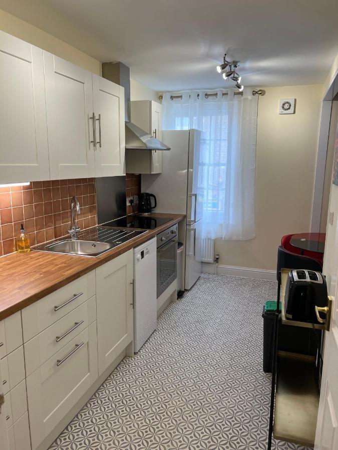 Glastonbury High Street Sanctuary- 2 Bd, Sleeps 4 Eksteriør billede